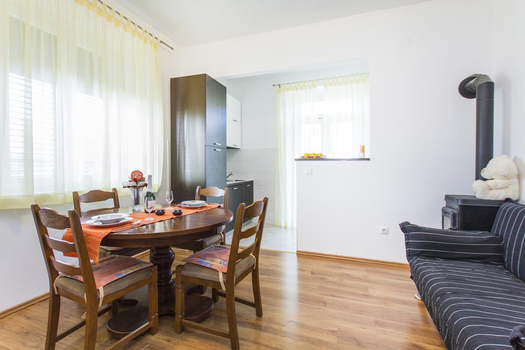 Apartment Amber Koromačno Rom bilde